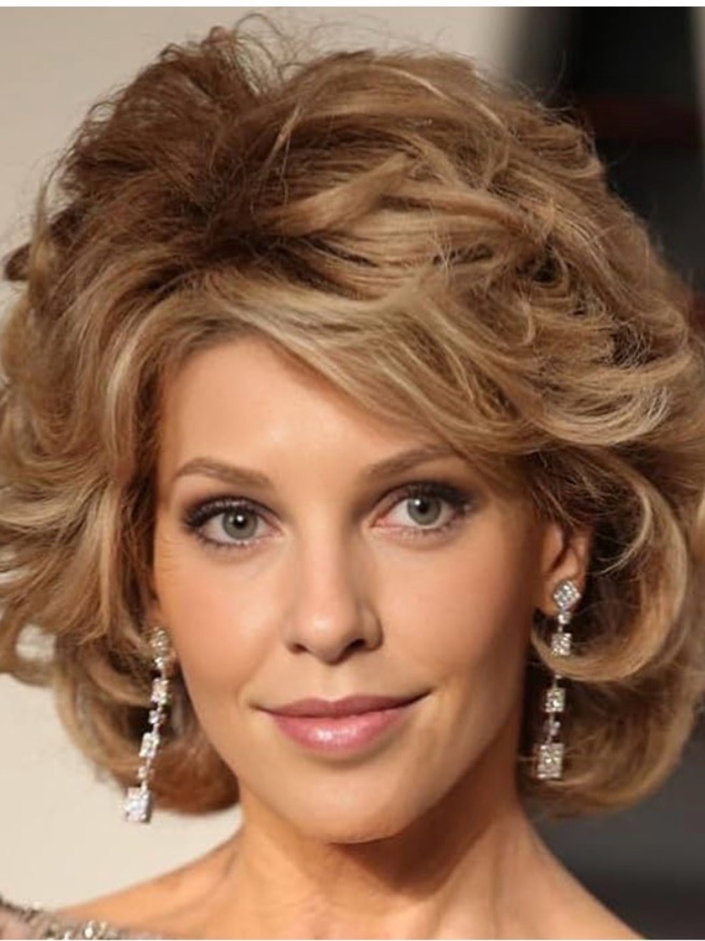 Short Layered Wig in Honey Blonde - Women's Hair Accessory
